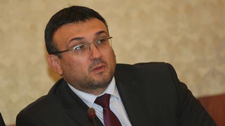 Открити са родителите на двете деца с изрисувани по телата нацистки свастики