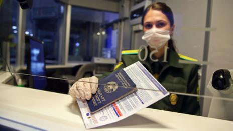 Беларус затваря границите си за туристи