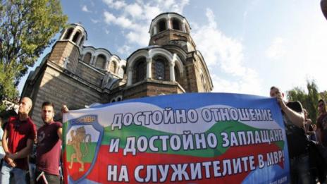 Полицаите поискаха отново достойни заплати и отношение