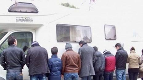 Откриха 45 чужденци в камион на "Хемус"