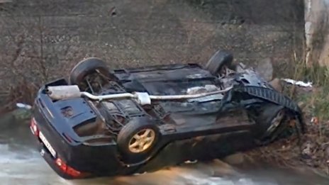 Кола с петима младежи падна във водите на река Черна