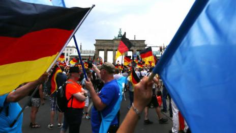 Хиляди крайнодесни шестваха в Берлин против исляма