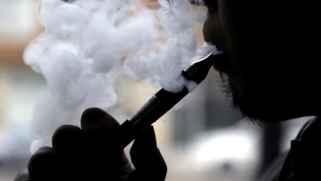Обучават доброволци от Варна как да се борят с употребата на вейп