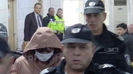 Сестрата, теглила пари от карта на мъртвец, се размина с условна