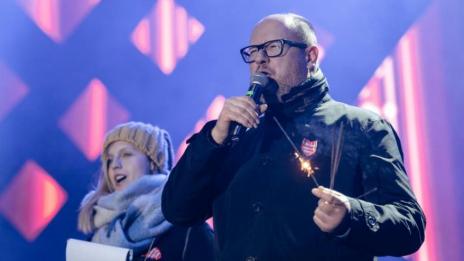 Погребват убития кмет на Гданск