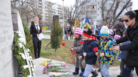 (СНИМКИ) Започнаха честванията по повод 3-и март във Варна 