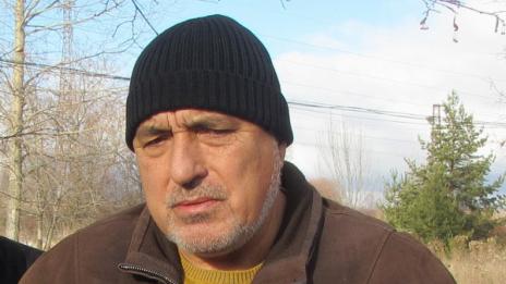 С гайди и сурвачки посрещнаха Борисов в Бургаско