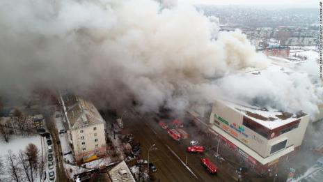 Близки на жертвите в огнения ад в Кемерово с жалби срещу огнеборците