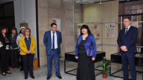 С първа копка на новата сграда да празнуват догодина, си пожелаха от библиотеката във Варна за рожден ден