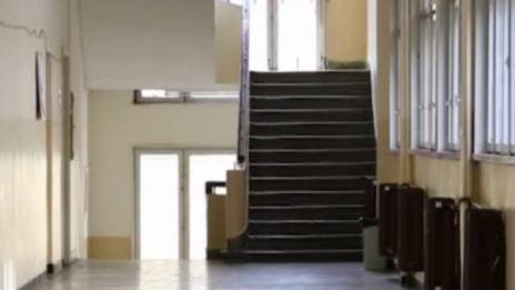 Деца не влизат в час заради агресивен съученик