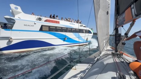 Глобяват капитан на катамаран, застрашил ветроходци (ВИДЕО)