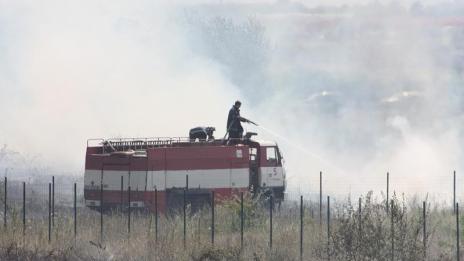 Пожарът край село Кънчево беше спрян на метри от вилната зона