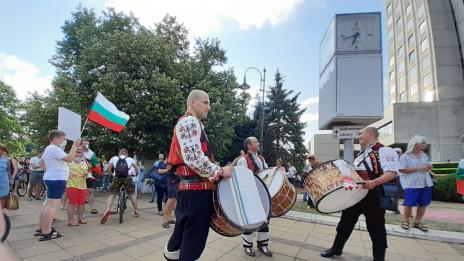 10 ден на протести във Варна: тъпани и хора пред общината