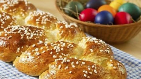 Домакини "месят" козунаци в пералня!