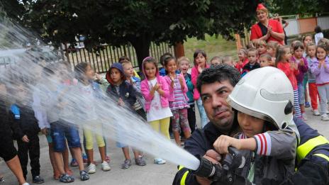 Сигнал за пожар евакуира детска градина във Варна (СНИМКИ)