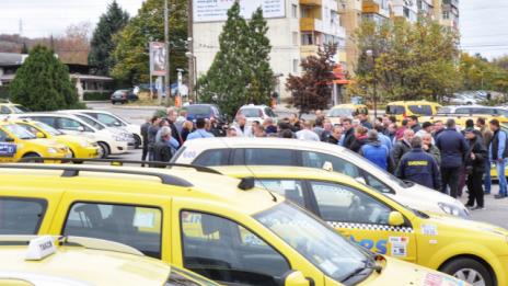 Таксиметрови шофьори готвят протест във Варна