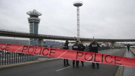 Евакуираха терминал на летище „Хийтроу”