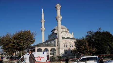 Двама души са починали при земетресението в Истанбул