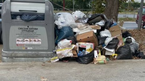 Варна продължава да тъне в боклук