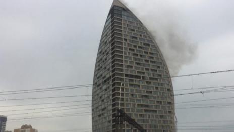 Пожар избухна  в небостъргач в Баку