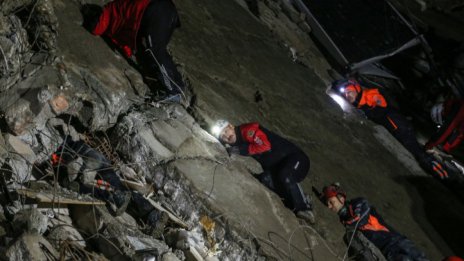Загиналите при трусовете в Турция и Сирия надхвърлиха 4 800 души