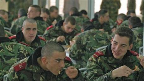 Депутатите одобиха доброволната военна служба
