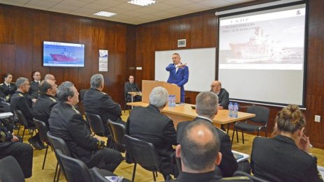 Кметът Портних представи приоритетите на Варна пред актива на ВВМУ