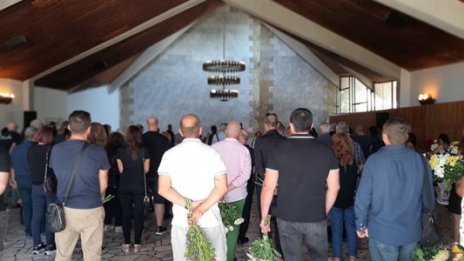 Изпратиха в последния им път загиналите в Царево съдия Москова и дъщеря й д-р Йорданова