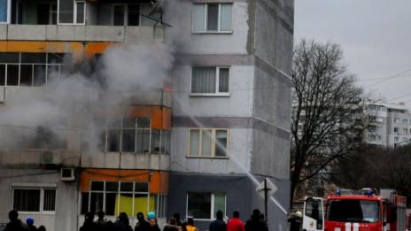 Момиче пострада при пожар в дома си във Варна