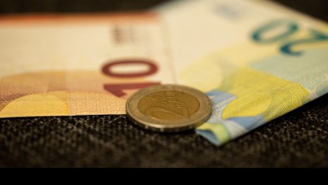По-висока минимална заплата, но на каква цена?