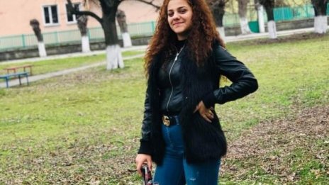 Баща издирва щерка си из мрежата. 13-годишна е, булка й се прищяло да става!?