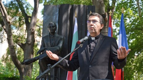 Варна отбеляза 102 години от рождението на Шарл Азнавур (СНИМКИ)
