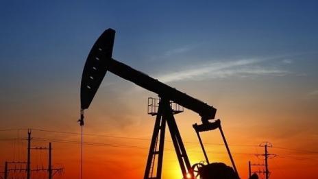 Цената на петрола остава на тригодишен връх