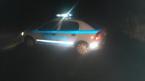Шофьор нападна полицай след запой 