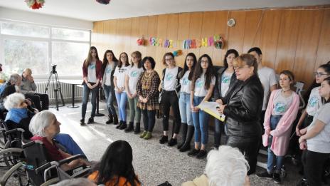 Младежи дариха болнични легла на Дом „Гергана“ във Варна
