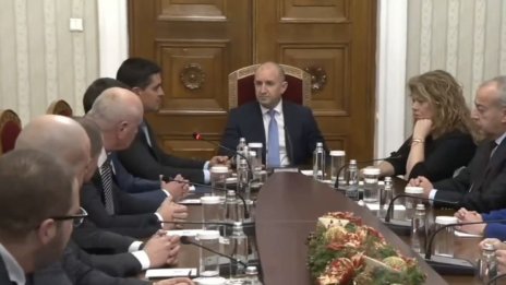 Консултациите: Ео какво си казаха МЕЧ и Радев (ВИДЕО)
