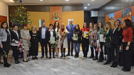 Наградиха млади варненски учители за мотивиран старт в професията