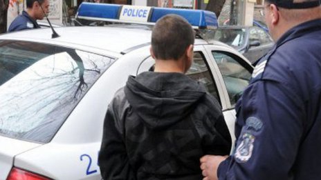 Закопчаха младеж от Аксаково с пликчета дрога в центъра на Варна