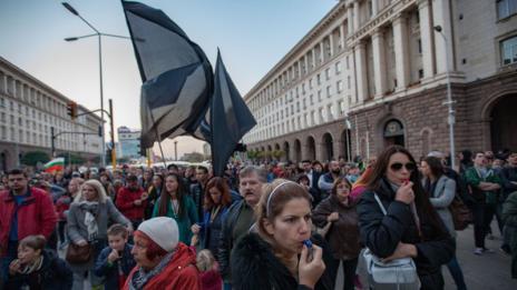 Лекари от ТЕЛК спират работа, ако майки разпънат палатки пред здравното министерство