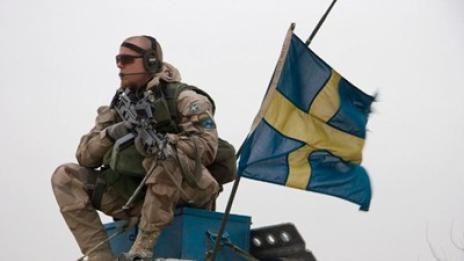 Швеция връща задължителната военна служба  