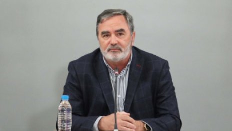 Затягат ковид мерките - кръчмите на 50%, учениците от гимназиален етап - онлайн