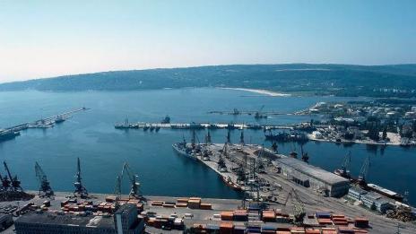 Окончателното завършване на мастър плана за Пристанище Варна е гаранция за нашето бъдеще, призовават работници от порта