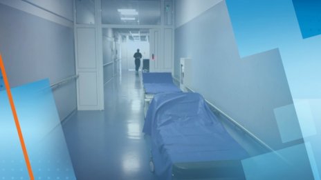 Заразени чакат в коридорите за свободни ковид легла 