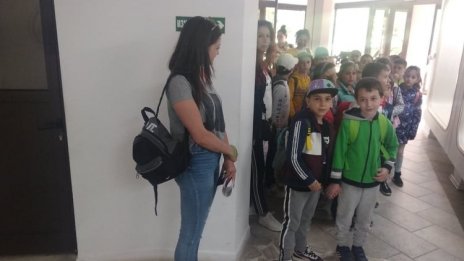 Варненски първокласници видяха новия дигитален планетариум в Обсерваторията
