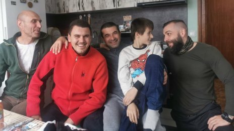 Сашко и спасителите му се срещнаха