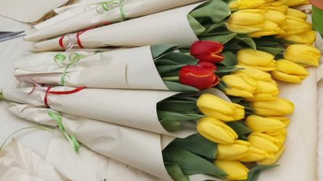 Ало апашите със схема за 8 март – "подаръци" на жени