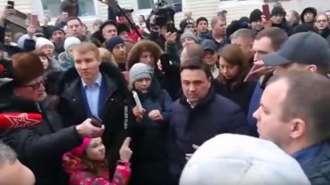 10-годишно момиченце направи застрашителни жестове срещу губернатора на Московска област