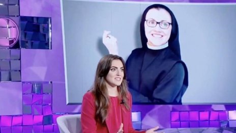 Сестра Катерина свали дрехите на монахинята. А отдолу изскочи... Кристина