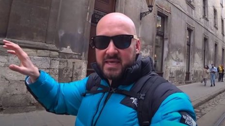 Известен блогър и беларуска са задържани на космодрума "Байконур" (ВИДЕО)