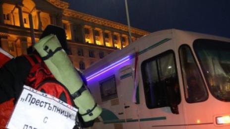 Къмпинг-протест под прозорците на властта
